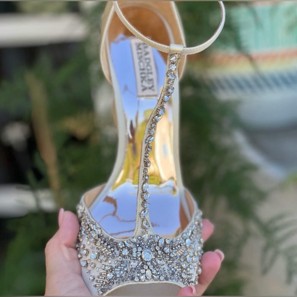 Women 11 embellished Mischka wedge.